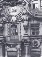 Palais de Saxe, Moritzstr. 1b, 1715 von George Bähr und  G. Hase.  Fassadendetail mit Medallion und ornamentalen Schmuck.