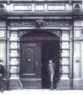 Portal des Schützhauses in Dresden