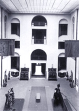 Blick in den 1927 neu gestalteten modernen Lichthof.